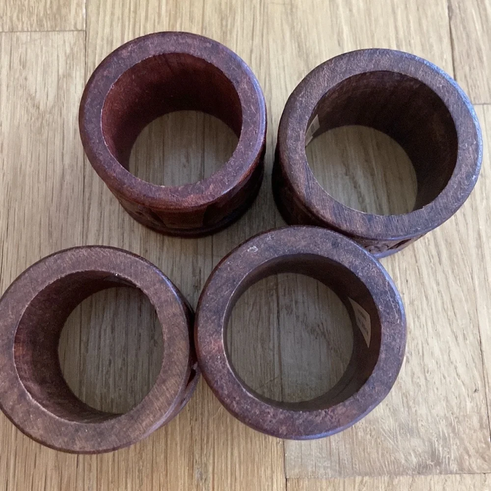 Napkins & Carved Wooden Elephant Napkin Ring Holder Bundle